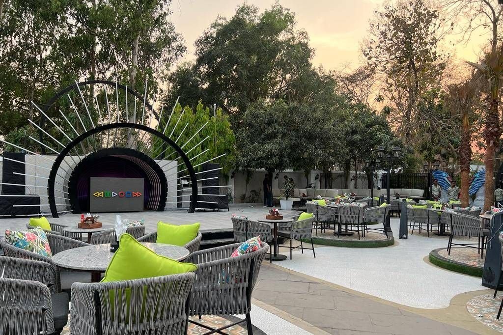 Outdoor lounge seating