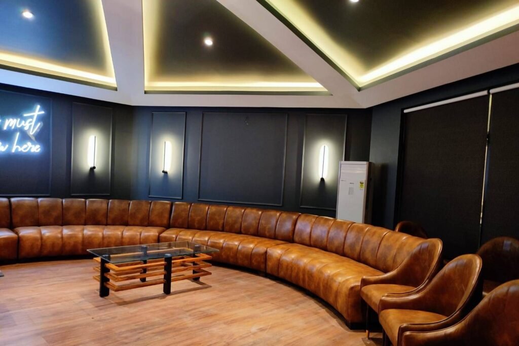 Forest Club Gorakhpur — Club lounge