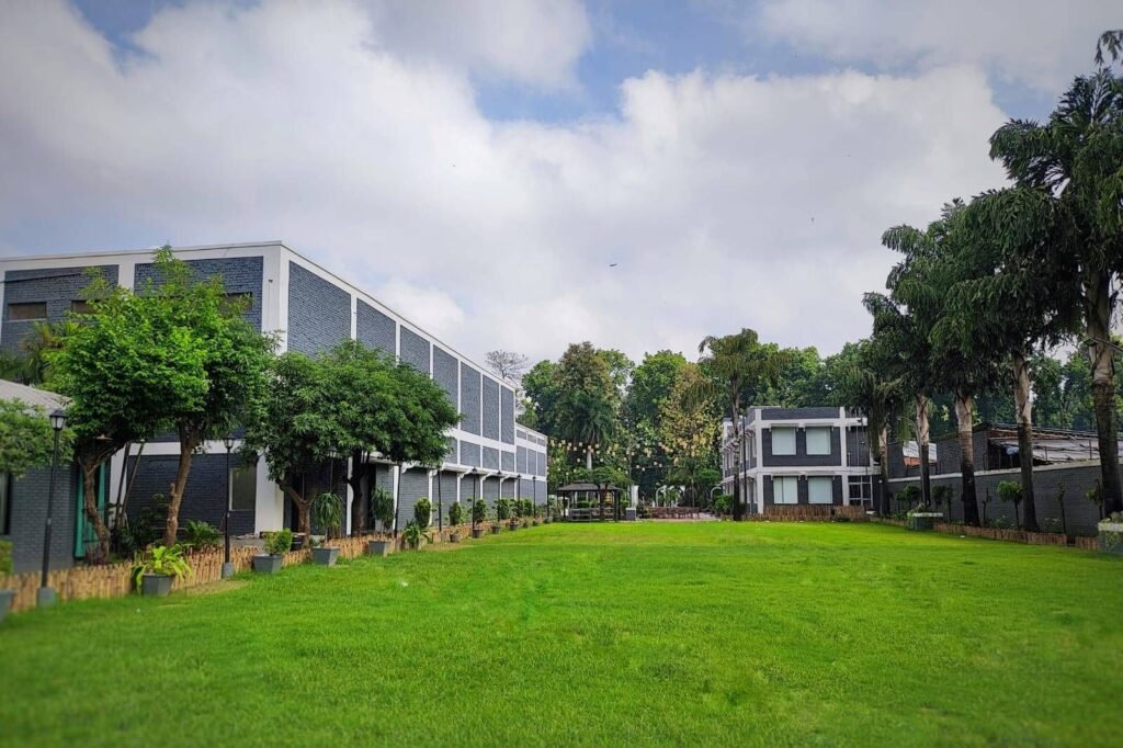Forest Club Gorakhpur — The Lawn